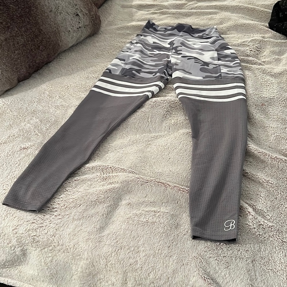 Womens camo thigh high leggings with pockets